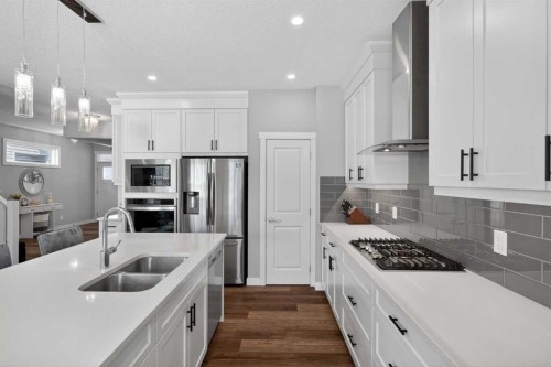 37 Evansfield Manor Nw, Calgary, AB - Indoor Photo Showing Kitchen With Stainless Steel Kitchen With Double Sink With Upgraded Kitchen