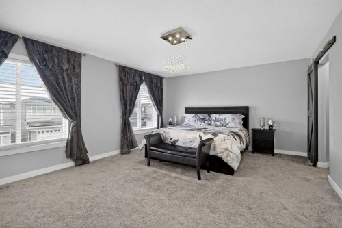 37 Evansfield Manor Nw, Calgary, AB - Indoor Photo Showing Bedroom