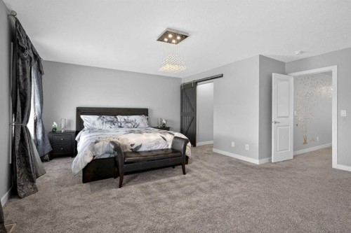 37 Evansfield Manor Nw, Calgary, AB - Indoor Photo Showing Bedroom