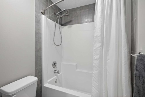 37 Evansfield Manor Nw, Calgary, AB - Indoor Photo Showing Bathroom