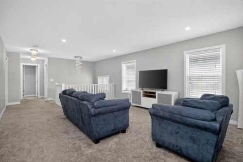 37 Evansfield Manor Nw, Calgary, AB - Indoor Photo Showing Living Room