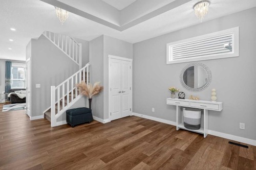 37 Evansfield Manor Nw, Calgary, AB - Indoor Photo Showing Other Room