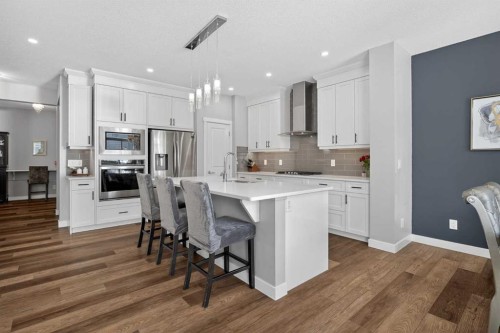 37 Evansfield Manor Nw, Calgary, AB - Indoor Photo Showing Kitchen With Stainless Steel Kitchen With Upgraded Kitchen