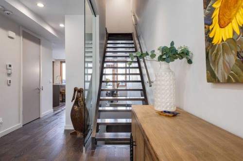 2138 28 Avenue Sw, Calgary, AB - Indoor Photo Showing Other Room