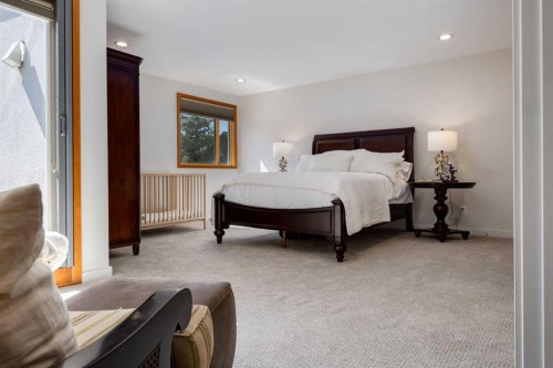 2138 28 Avenue Sw, Calgary, AB - Indoor Photo Showing Bedroom