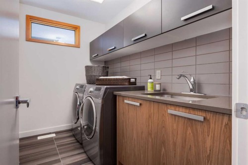 2138 28 Avenue Sw, Calgary, AB - Indoor Photo Showing Laundry Room