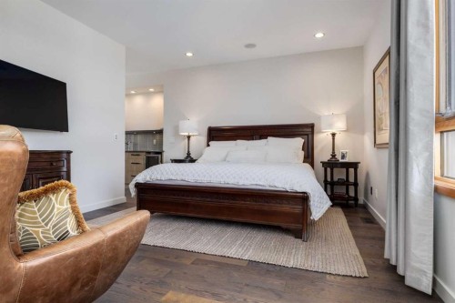 2138 28 Avenue Sw, Calgary, AB - Indoor Photo Showing Bedroom