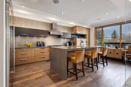 2138 28 Avenue Sw, Calgary, AB - Indoor Photo Showing Kitchen With Upgraded Kitchen