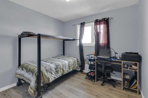 23 Beaver Place, Beiseker, AB - Indoor Photo Showing Bedroom