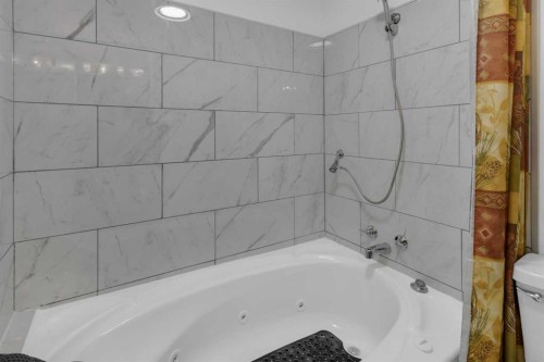 23 Beaver Place, Beiseker, AB - Indoor Photo Showing Bathroom