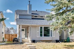 119 Woodglen Grove SW Calgary, AB T2W 4J9