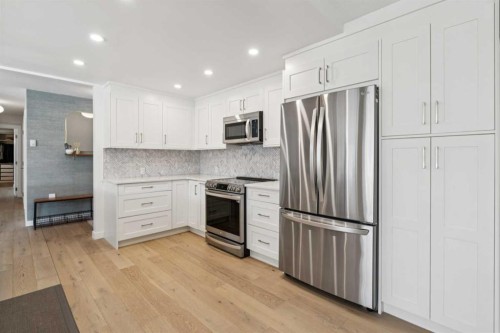 707-320 Meredith Road Ne, Calgary, AB - Indoor Photo Showing Kitchen With Upgraded Kitchen