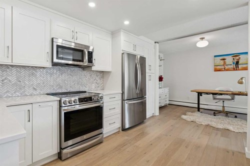 707-320 Meredith Road Ne, Calgary, AB - Indoor Photo Showing Kitchen With Upgraded Kitchen