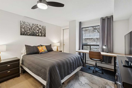 707-320 Meredith Road Ne, Calgary, AB - Indoor Photo Showing Bedroom