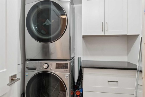 707-320 Meredith Road Ne, Calgary, AB - Indoor Photo Showing Laundry Room