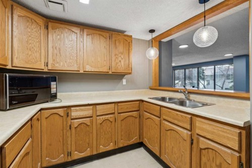 707-320 Meredith Road Ne, Calgary, AB - Indoor Photo Showing Kitchen With Double Sink
