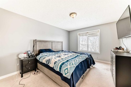 368 Cranfield Gardens Se, Calgary, AB - Indoor Photo Showing Bedroom