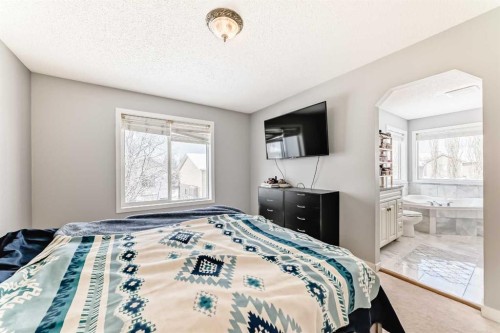 368 Cranfield Gardens Se, Calgary, AB - Indoor Photo Showing Bedroom