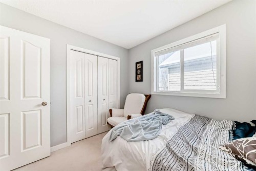 368 Cranfield Gardens Se, Calgary, AB - Indoor Photo Showing Bedroom