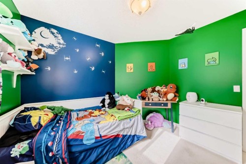 368 Cranfield Gardens Se, Calgary, AB - Indoor Photo Showing Bedroom