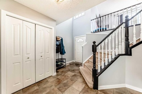 368 Cranfield Gardens Se, Calgary, AB - Indoor Photo Showing Other Room