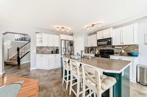 368 Cranfield Gardens Se, Calgary, AB - Indoor Photo Showing Kitchen