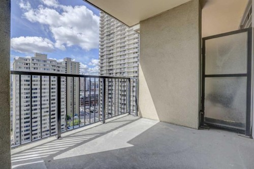 1609-930 6 Avenue Sw, Calgary, AB - Outdoor With Balcony With Exterior