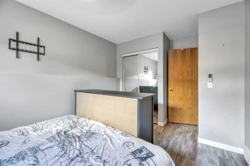 224B 5 Avenue, Strathmore, AB - Indoor Photo Showing Bedroom