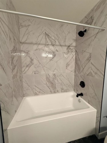 1995 Mccaskill Drive, Crossfield, AB - Indoor Photo Showing Bathroom