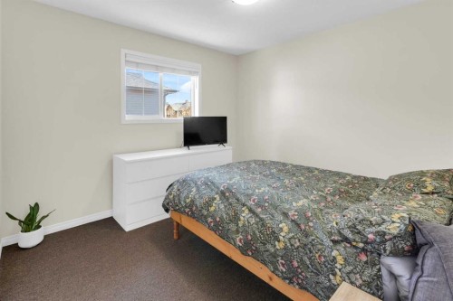 112 Ranch Ridge Meadow, Strathmore, AB - Indoor Photo Showing Bedroom