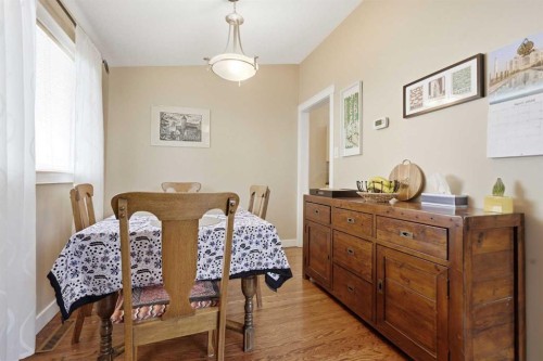 4539 Vandergrift Crescent Nw, Calgary, AB - Indoor Photo Showing Dining Room