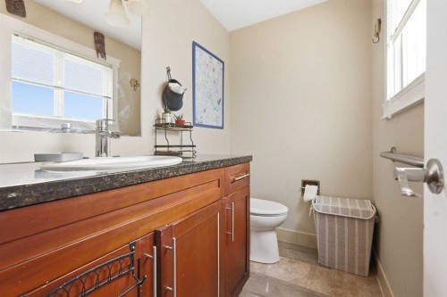 4539 Vandergrift Crescent Nw, Calgary, AB - Indoor Photo Showing Bathroom