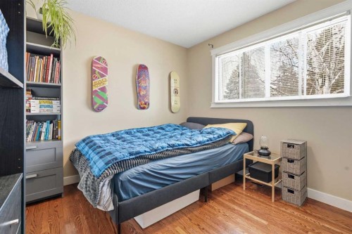 4539 Vandergrift Crescent Nw, Calgary, AB - Indoor Photo Showing Bedroom