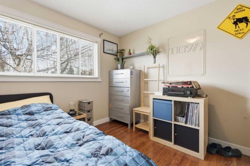 4539 Vandergrift Crescent Nw, Calgary, AB - Indoor Photo Showing Bedroom