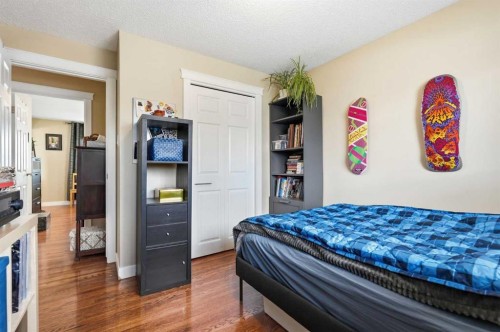 4539 Vandergrift Crescent Nw, Calgary, AB - Indoor Photo Showing Bedroom