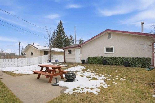 4539 Vandergrift Crescent Nw, Calgary, AB - Outdoor