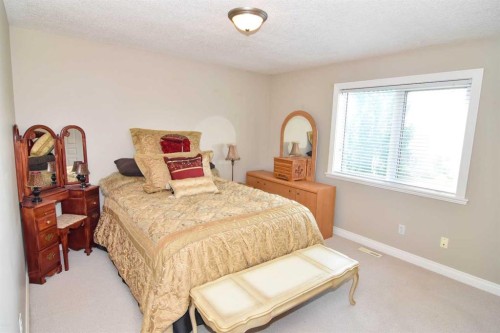 148 Scenic View Close Nw, Calgary, AB - Indoor Photo Showing Bedroom