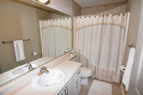 148 Scenic View Close Nw, Calgary, AB - Indoor Photo Showing Bathroom