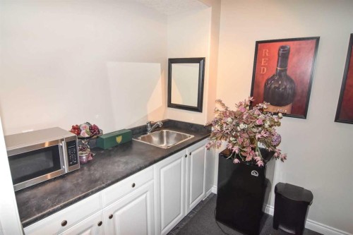 148 Scenic View Close Nw, Calgary, AB - Indoor Photo Showing Kitchen