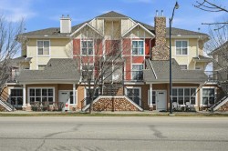 744 73 Street SW Calgary, AB T3H 5V9