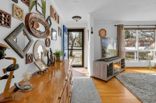 7304 35 Avenue Nw, Calgary, AB - Indoor