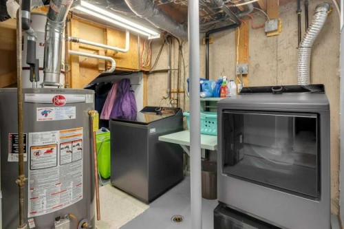 7304 35 Avenue Nw, Calgary, AB - Indoor Photo Showing Basement