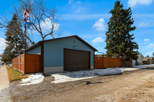 7304 35 Avenue Nw, Calgary, AB - Outdoor