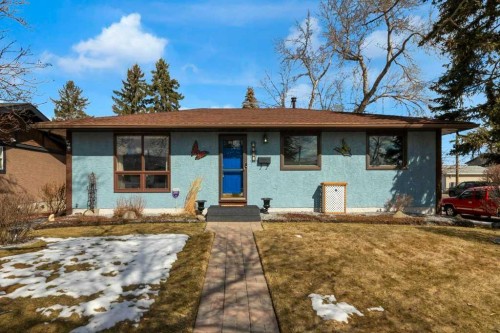 7304 35 Avenue Nw, Calgary, AB - Outdoor