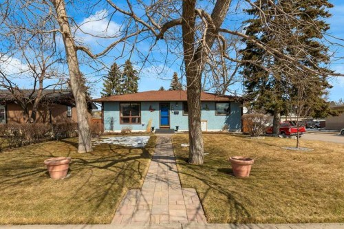 7304 35 Avenue Nw, Calgary, AB - Outdoor With Deck Patio Veranda