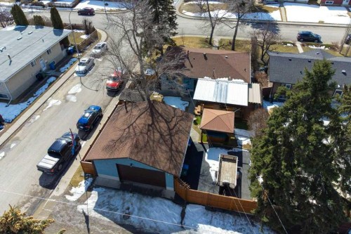 7304 35 Avenue Nw, Calgary, AB - Outdoor