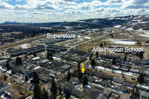 7304 35 Avenue Nw, Calgary, AB - Outdoor With View