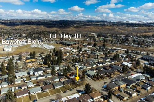 7304 35 Avenue Nw, Calgary, AB - Outdoor With View