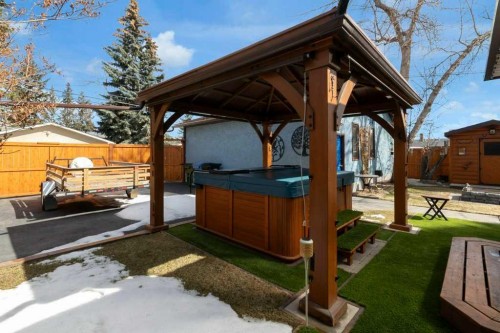 7304 35 Avenue Nw, Calgary, AB - Outdoor
