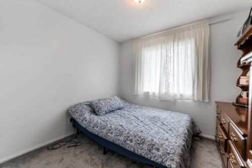 50 Taravista Gardens Ne, Calgary, AB - Indoor Photo Showing Bedroom